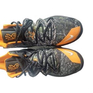 Nike Kyrie 5 sneakers